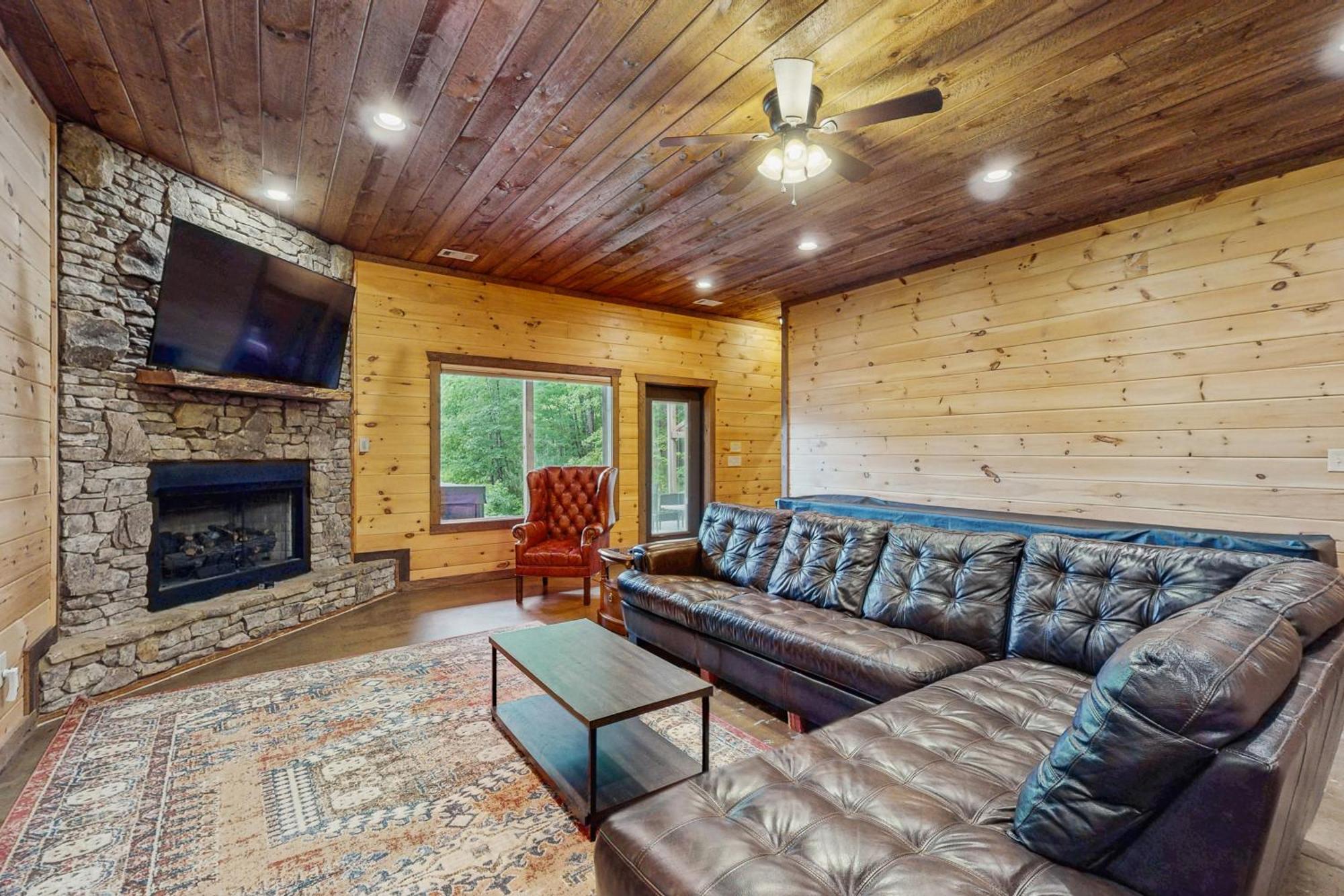 Whispering Woods Villa Блу Ридж Екстериор снимка